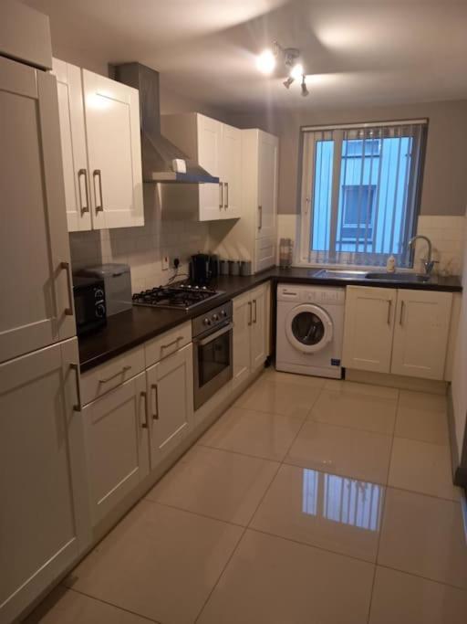 בלפסט Modern 2-Bedroom City Apartment With Free Parking מראה חיצוני תמונה
