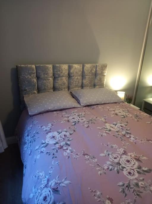 בלפסט Modern 2-Bedroom City Apartment With Free Parking מראה חיצוני תמונה